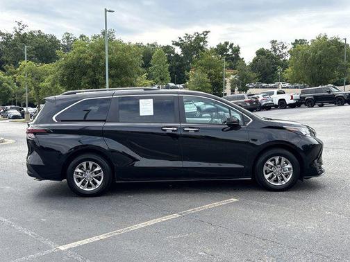 Midnight Black Metallic 2026 Toyota Sienna XLE
