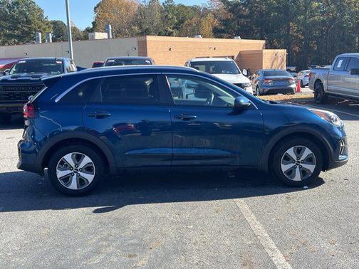 2022 Kia Niro LX