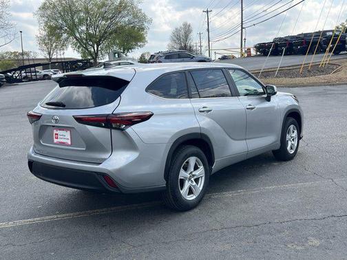 Celestial Silver Metallic 2025 Toyota Highlander LE