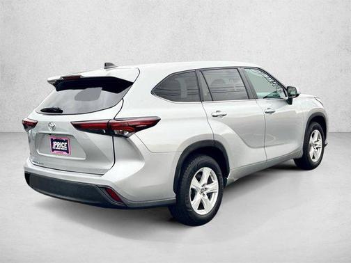 Celestial Silver Metallic 2024 Toyota Highlander LE
