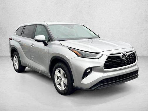 Celestial Silver Metallic 2024 Toyota Highlander LE