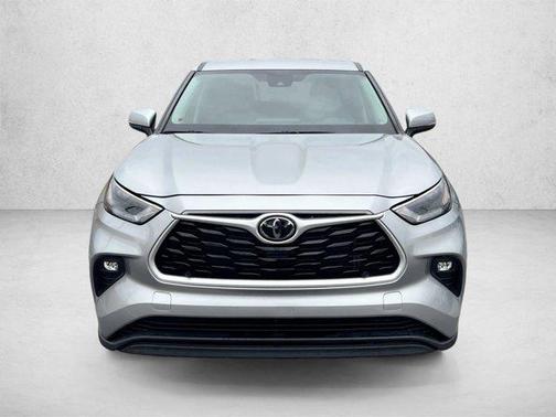 Celestial Silver Metallic 2024 Toyota Highlander LE