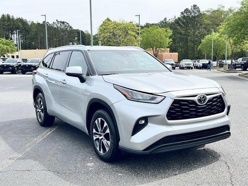 Celestial Silver Metallic 2020 Toyota Highlander XLE