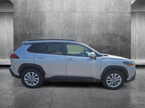 2024 Toyota Corolla Cross LE