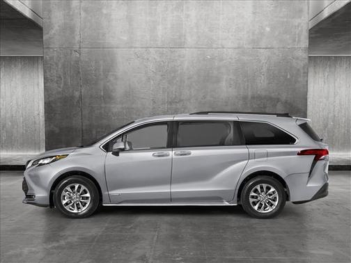 2025 Toyota Sienna XLE 8 Passenger