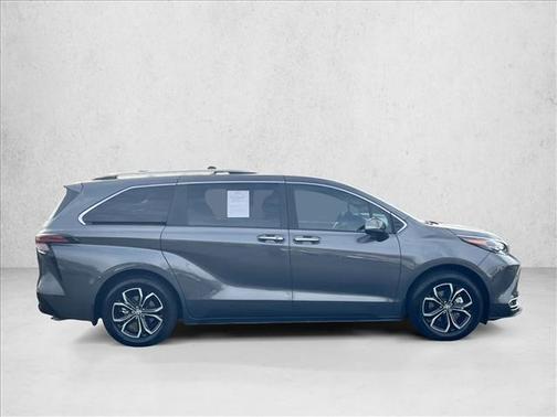 2025 Toyota Sienna Platinum