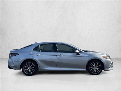 2021 Toyota Camry Hybrid XLE