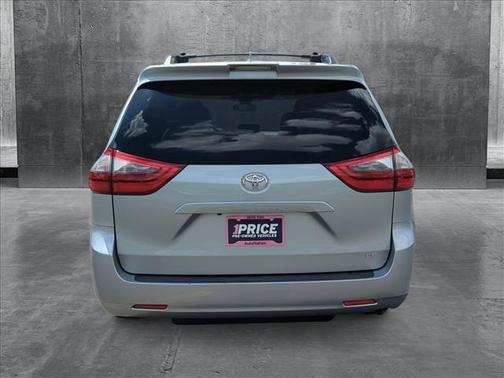 2020 Toyota Sienna LE
