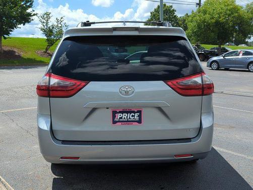 2020 Toyota Sienna LE