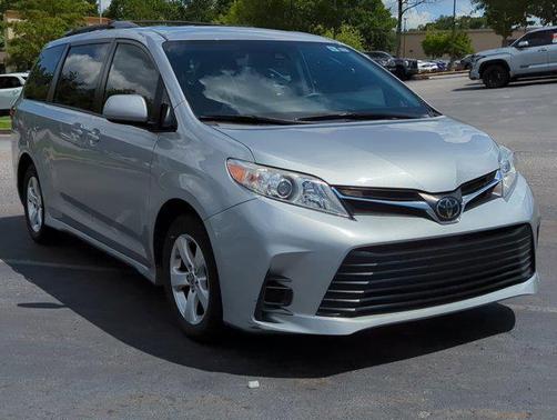 2020 Toyota Sienna LE