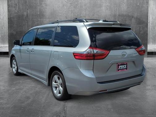 2020 Toyota Sienna LE