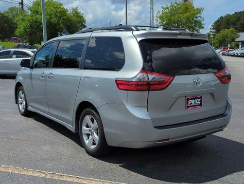 2020 Toyota Sienna LE
