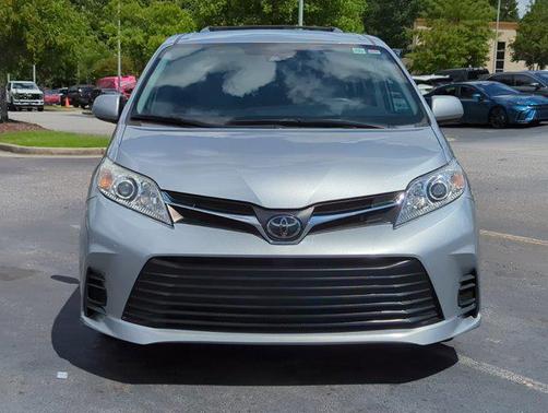 2020 Toyota Sienna LE