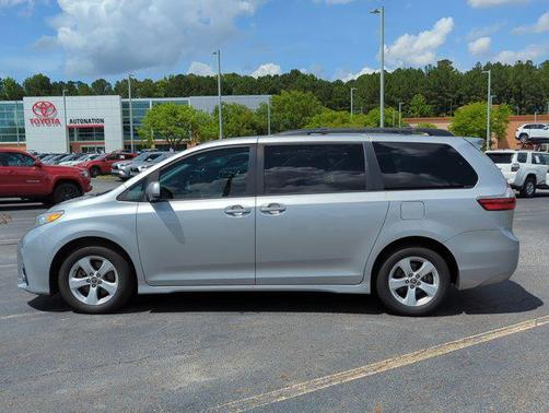 2020 Toyota Sienna LE