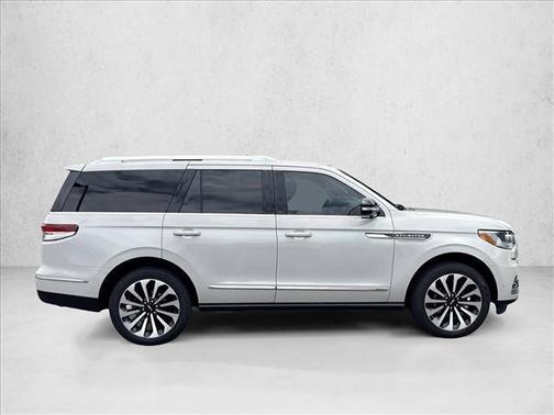 Ceramic Pearl Metallic Tri-Coat 2024 Lincoln Navigator Reserve