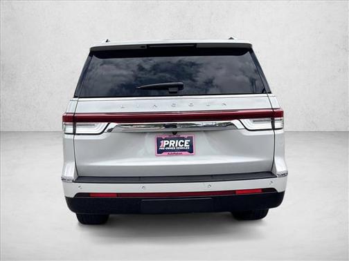 Ceramic Pearl Metallic Tri-Coat 2024 Lincoln Navigator Reserve
