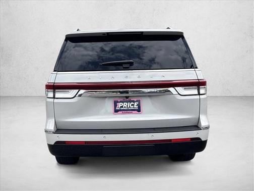 Ceramic Pearl Metallic Tri-Coat 2024 Lincoln Navigator Reserve