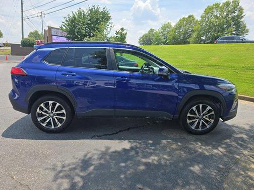 2024 Toyota Corolla Cross XLE