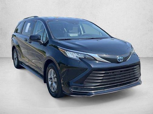 Midnight Black Metallic 2023 Toyota Sienna LE