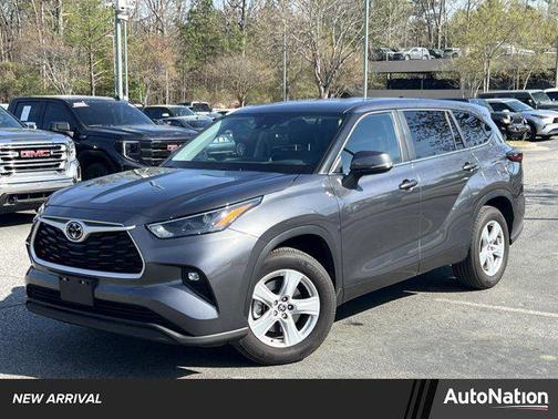 Magnetic Gray Metallic 2025 Toyota Highlander LE