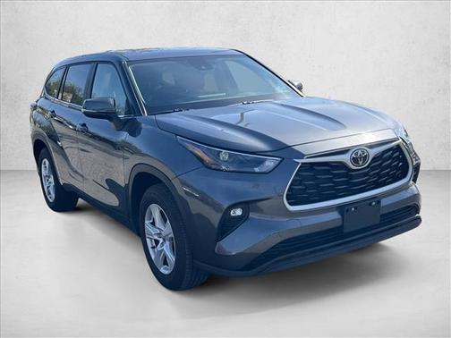 Magnetic Gray Metallic 2025 Toyota Highlander LE