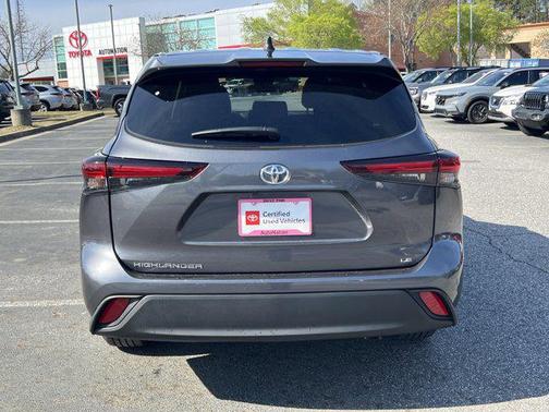 Magnetic Gray Metallic 2025 Toyota Highlander LE