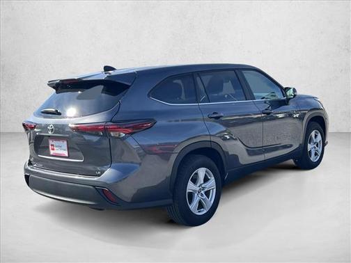 Magnetic Gray Metallic 2025 Toyota Highlander LE