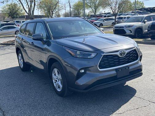 Magnetic Gray Metallic 2025 Toyota Highlander LE