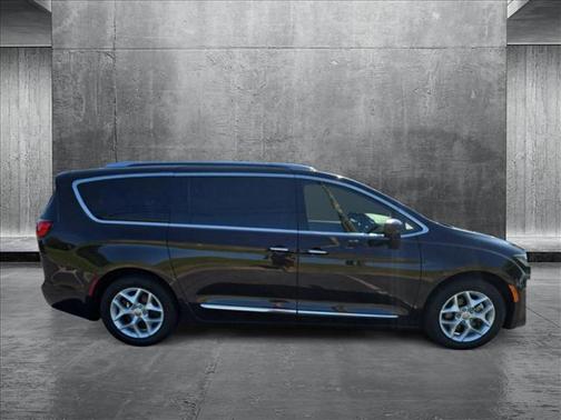 2018 Chrysler Pacifica Touring-L Plus