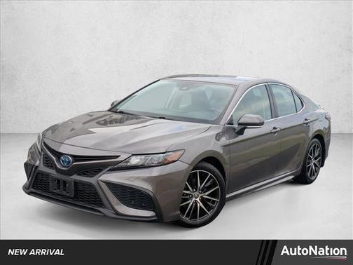 2024 Toyota Camry Hybrid SE