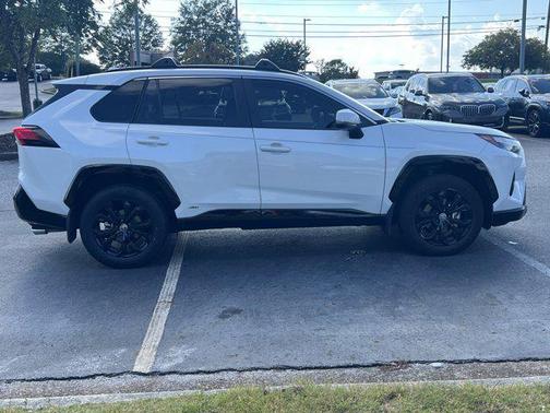2022 Toyota RAV4 Hybrid SE