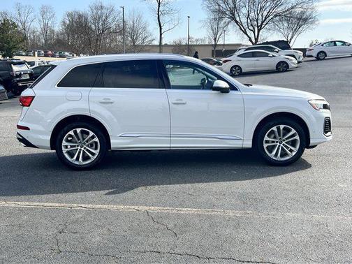 2025 Audi Q7 55 Premium Plus