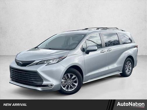 2021 Toyota Sienna XLE 8 Passenger
