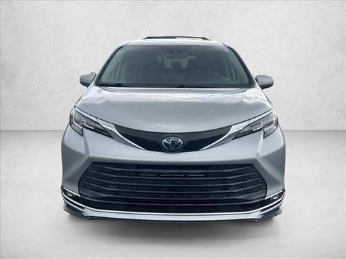 2021 Toyota Sienna XLE 8 Passenger