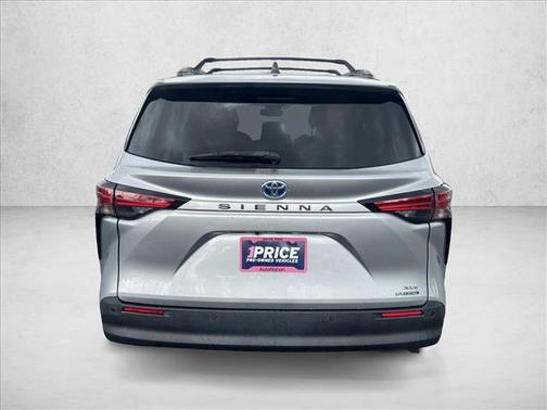 2021 Toyota Sienna XLE 8 Passenger