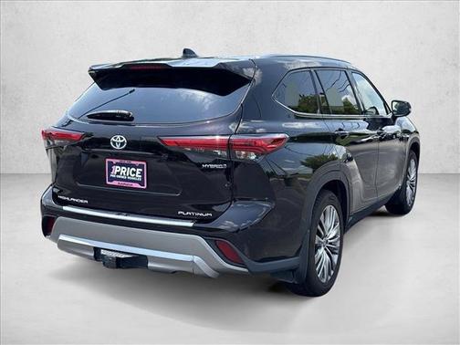 Opulent Amber 2021 Toyota Highlander Hybrid Platinum