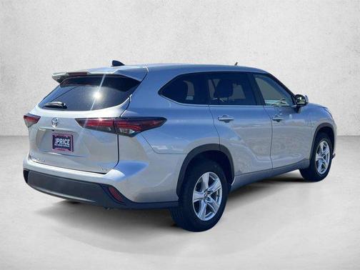 Celestial Silver Metallic 2025 Toyota Highlander LE