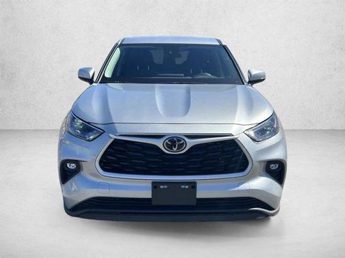 Celestial Silver Metallic 2025 Toyota Highlander LE
