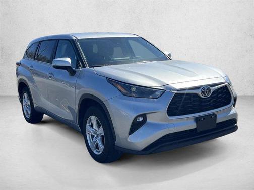 Celestial Silver Metallic 2025 Toyota Highlander LE