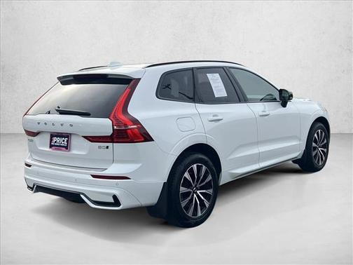 2024 Volvo XC60 B5 Core Dark Theme