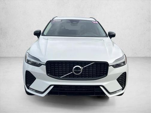 2024 Volvo XC60 B5 Core Dark Theme