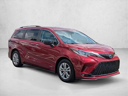 2021 Toyota Sienna XSE 7 Passenger