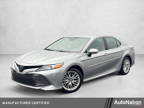 2020 Toyota Camry Hybrid XLE
