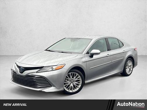 2020 Toyota Camry Hybrid XLE