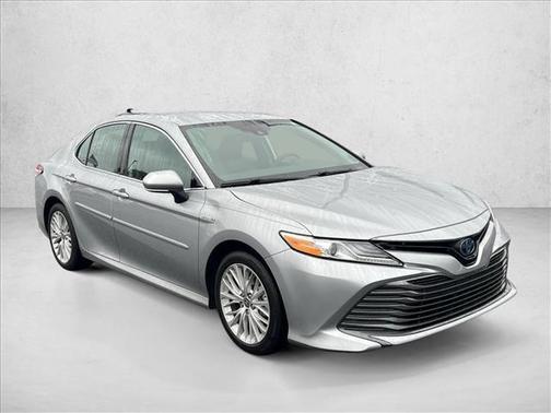 2020 Toyota Camry Hybrid XLE