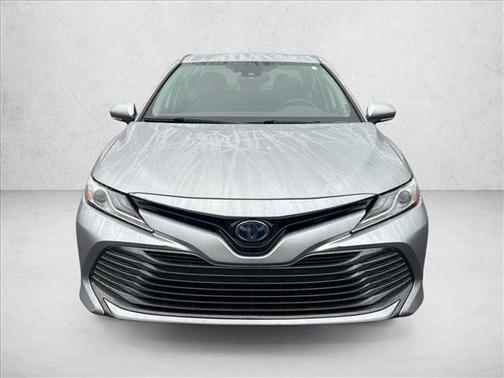 2020 Toyota Camry Hybrid XLE