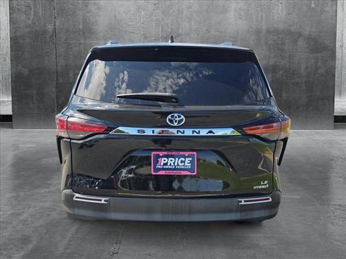 2021 Toyota Sienna LE