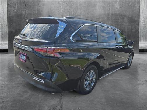 2021 Toyota Sienna LE