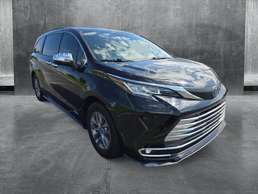 2021 Toyota Sienna LE