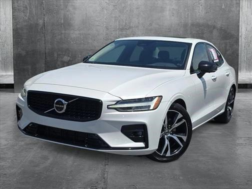 2024 Volvo S60 B5 Plus Dark Theme